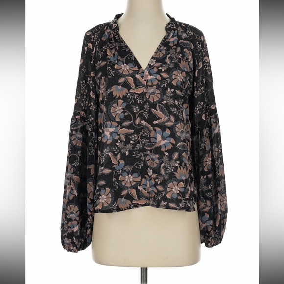 Evereve Tops - NWT Everve Size S long sleeve blouse